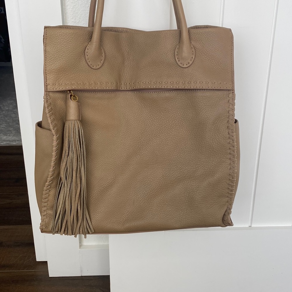 Hobo leather shoulder bag. Like new!